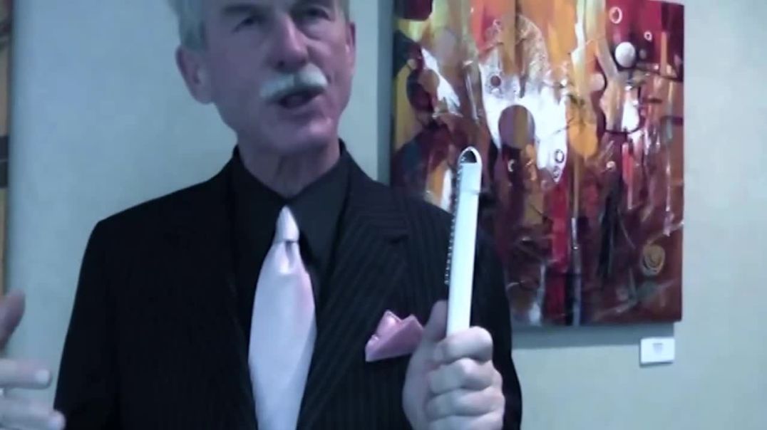 ⁣Yisa’s painting technique evokes layered stories and aids in expanding deeper narratives